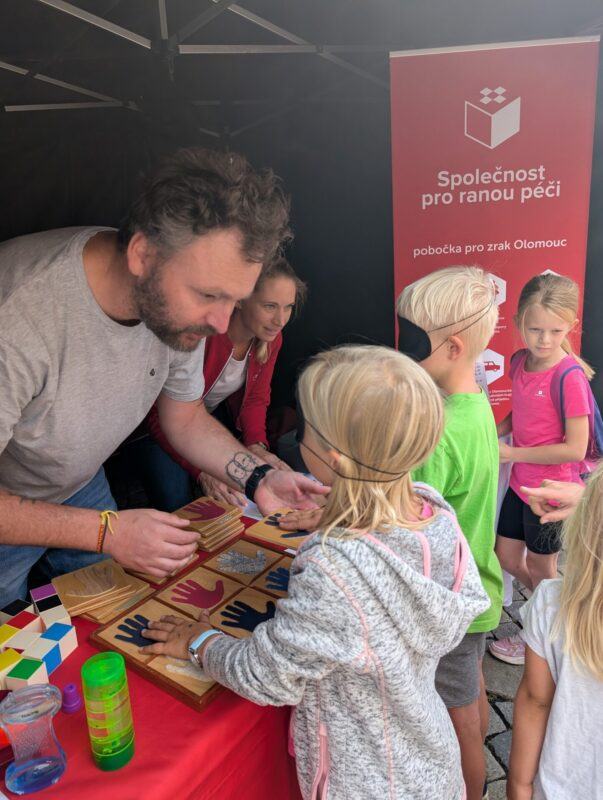 Prezentace služby rané péče na stánku během festivalu ČEZfest Olomouc